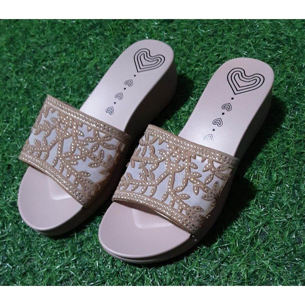 Dép nữ trung niên,mã A018,đế cao 3cm,size từ 35-39