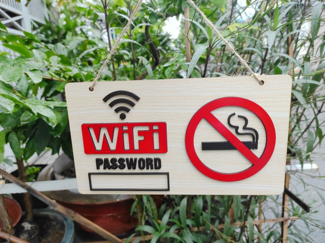 Bảng gỗ trang trí shop quán cà phê không hút thuốc, wifi free có dây treo. Nhận thiết kế yêu cầu