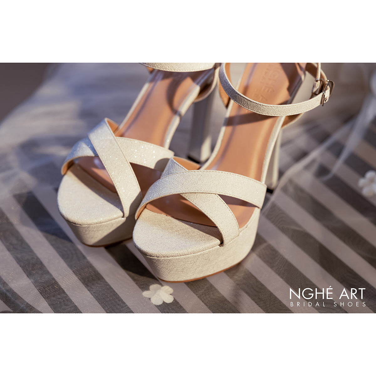 Giày cưới Nghé Art basic mũi đúp trắng cao gót 459