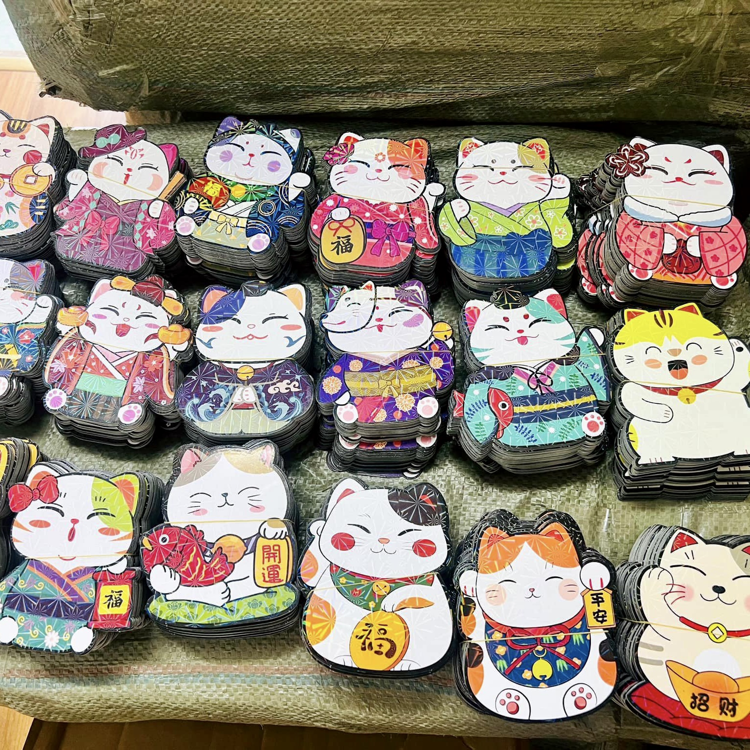 Bao Lì Xì Chibi Hoạt Hình Dễ Thương Có PHẢN QUANG Mừng Tuổi Tết Quý Mão 2023 (Set 10 - 50 Bao)