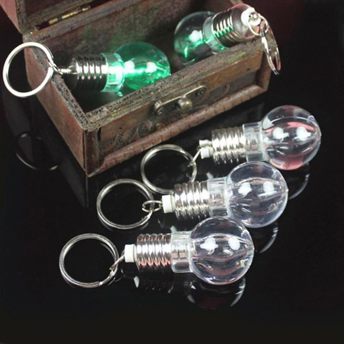 Set 2 móc khóa hình bóng đèn có đèn led phát sáng 7 mầu hiện đại MK11