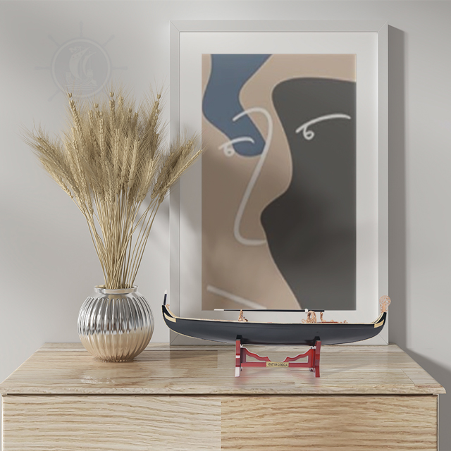 Mô Hình Thuyền Gỗ Venetian Gondola Painted Black/Red Dùng Để Trưng Bày /Trang Trí Dài 64 Cm