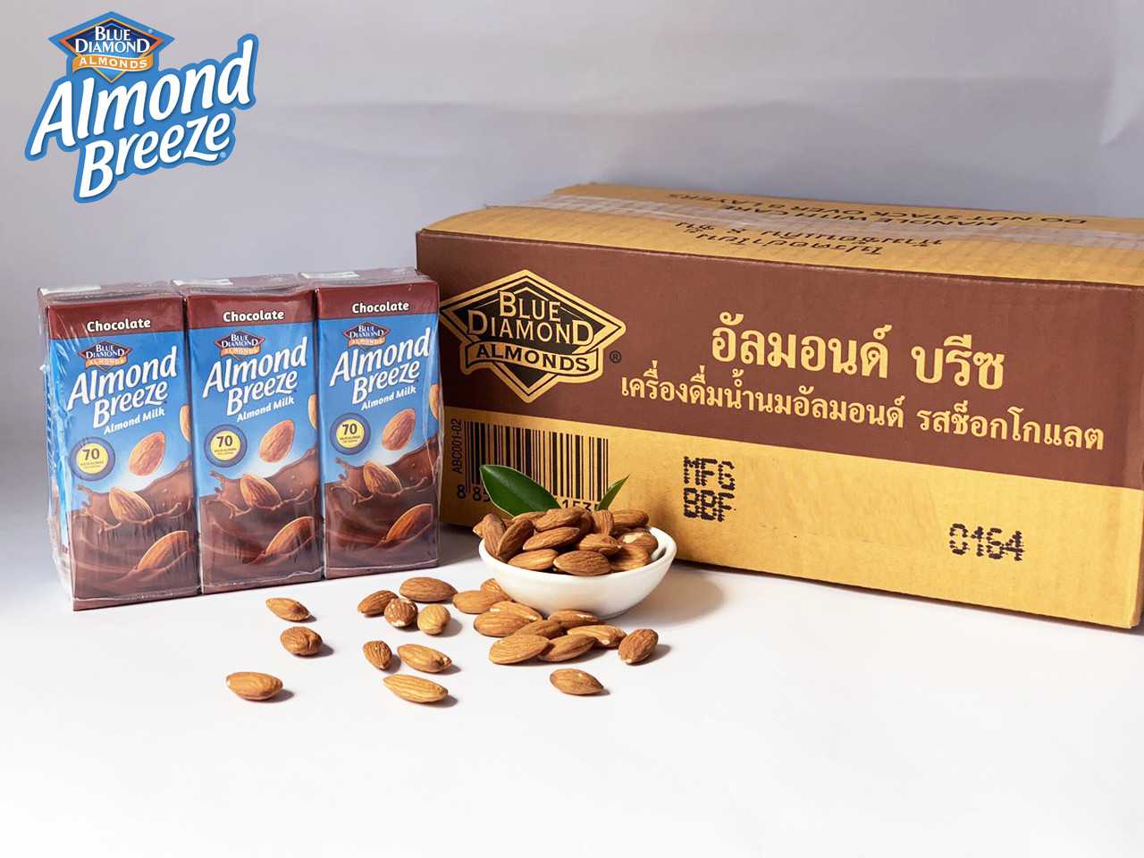 Hình ảnh Thùng Sữa Hạt Hạnh Nhân ALMOND BREEZE CHOCOLATE 180ml - Sản phẩm của TẬP ĐOÀN BLUE DIAMOND MỸ - Đứng đầu về sản lượng tiêu thụ tại Mỹ