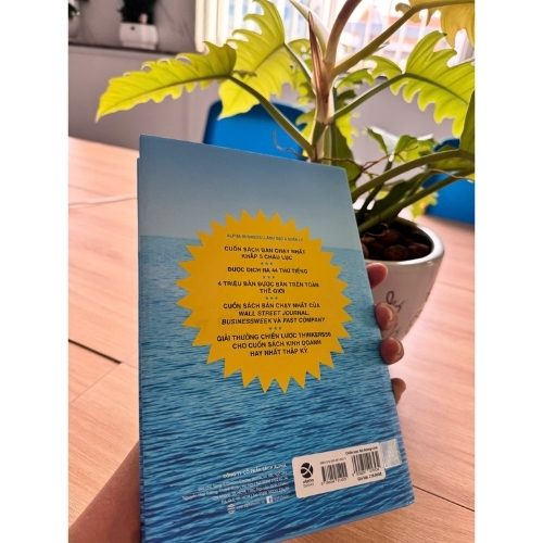 Chiến Lược Đại Dương Xanh – Nghệ thuật tạo ra thị trường không cạnh tranh