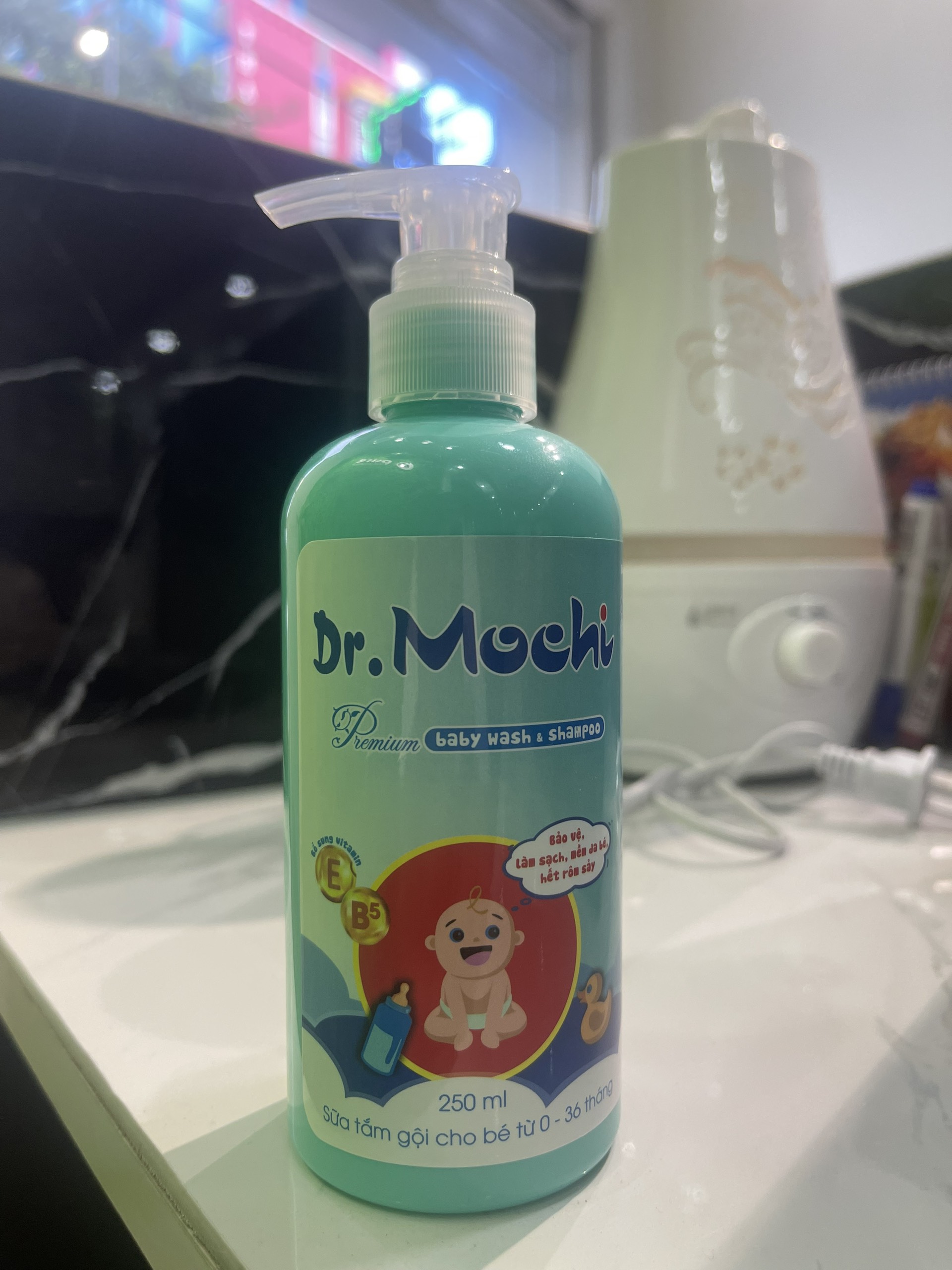 Sữa tắm gội toàn thân thảo dược cao cấp Dr. Mochi Premium 250ml - ngừa rôm sẩy, mẩn ngứa - dưỡng da mềm mịn cho bé