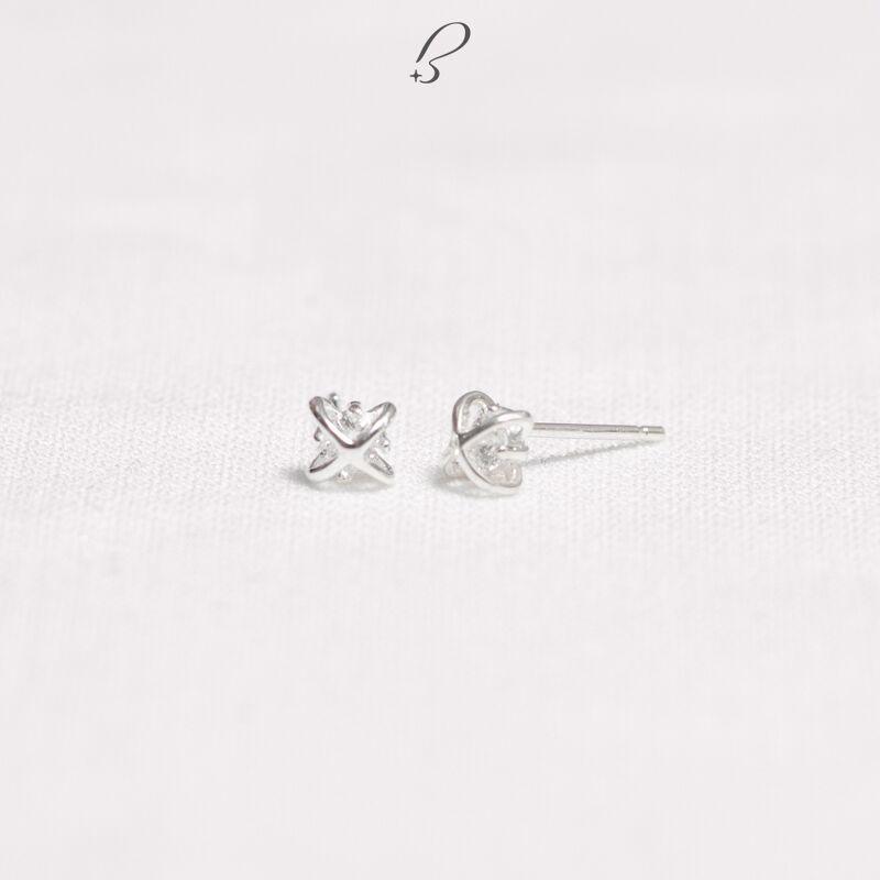Bông tai Bling It đường chéo bạc và hạt đá BIBT484