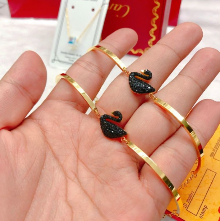 Lắc Tay Thiên Nga Đen Titan Ko Han Rỉ TT 3655