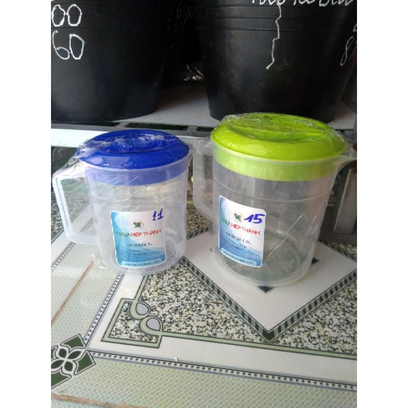 Ca nhựa đựng nước có vạch chia ml