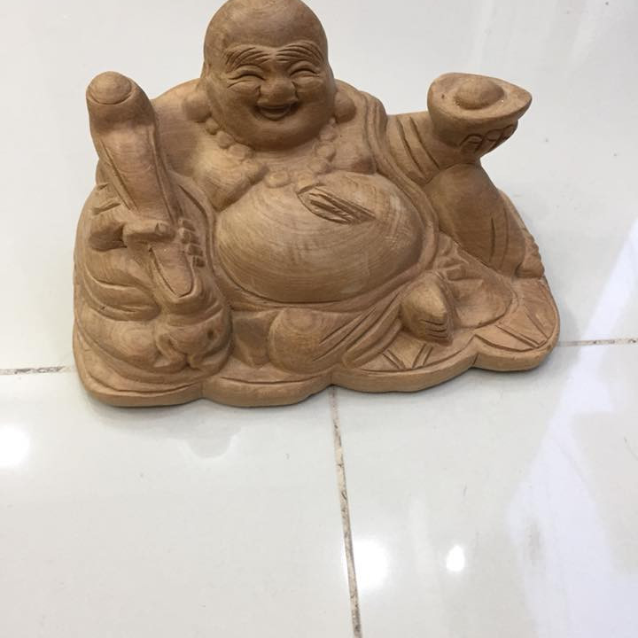 Di lặc để ô tô, gỗ bách xanh, có mùi thơm nhẹ, không phung PU, thích hợp để ô tô