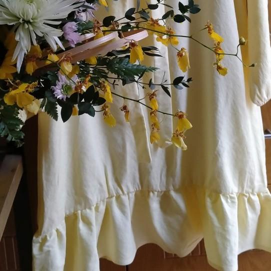 Đầm vàng pastel dáng suông đuôi cá kèm dây cột nơ eo chất vải cotton linen form rộng