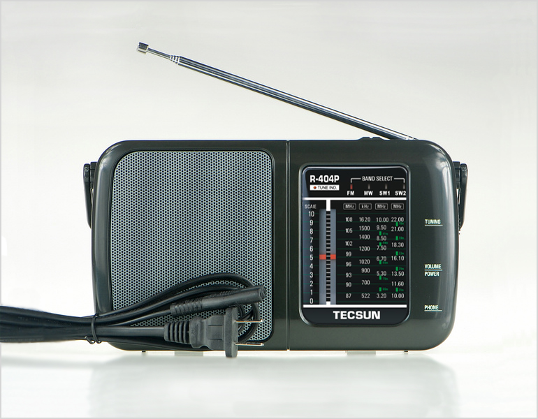 ĐÀI RADIO 4 BĂNG TẦN  TECSUN R-404P  có cắm nguồn điện 220V