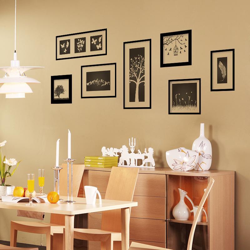Decal dán tường lá xanh và khung tranh đen trắng combo trang trí lạ mắt