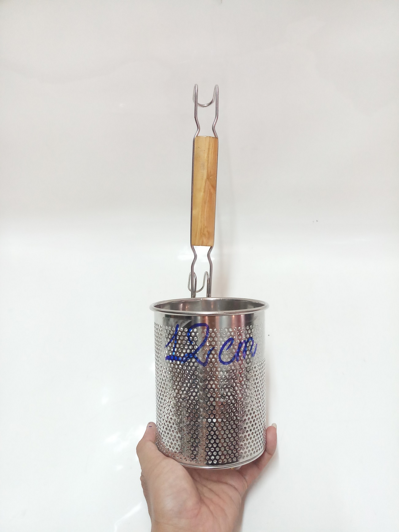 VỢT TRỤNG INOX DẬP LỔ TRÒN.