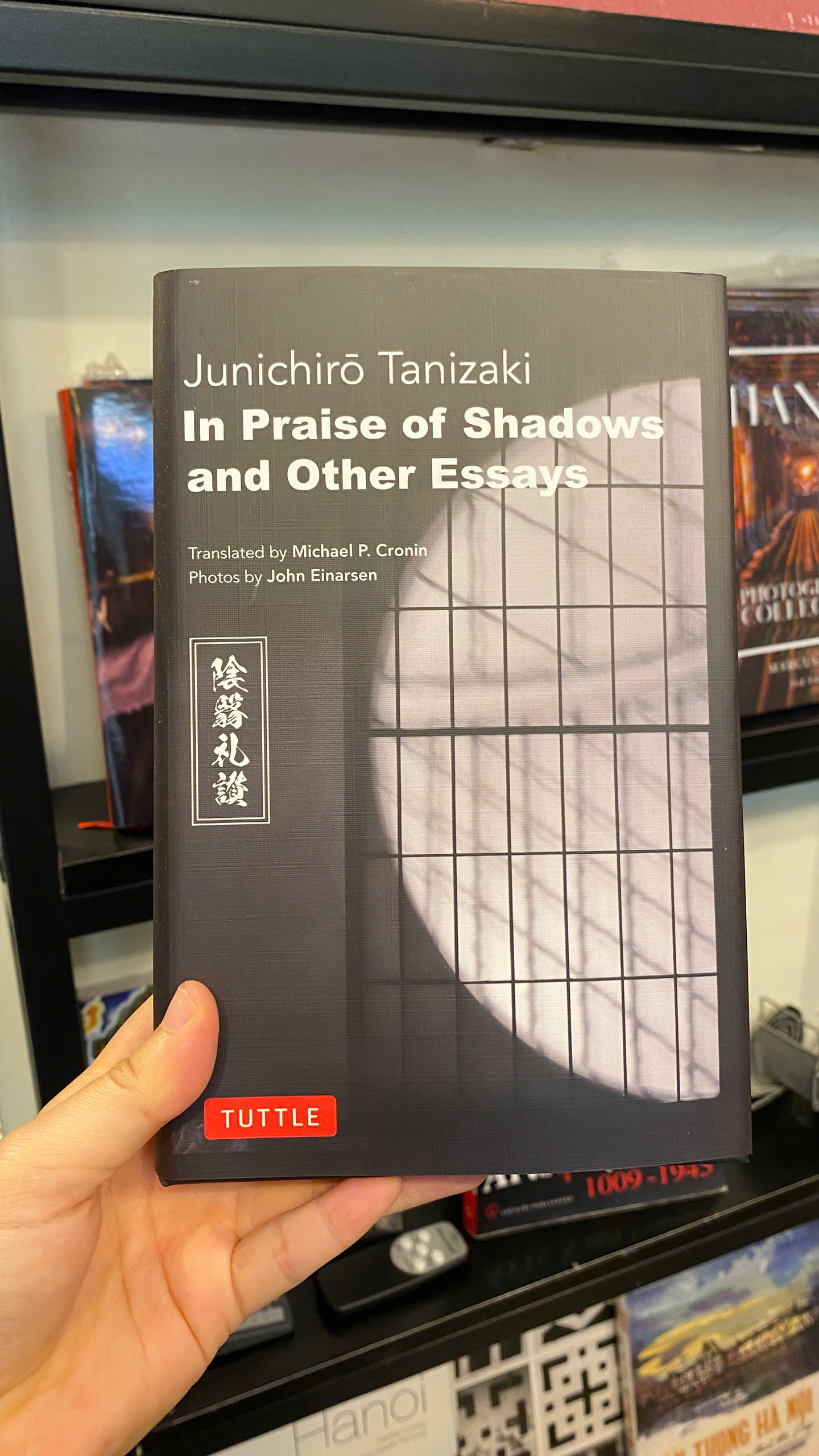 Sách - In Praise of Shadows &amp; Other Essays by Jun'ichirō Tanizaki | Japanese Literature / Bìa cứng