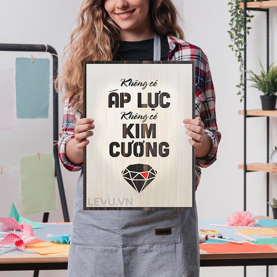 Tranh slogan hay LEVU LV010 "Không có áp lực không có kim cương"