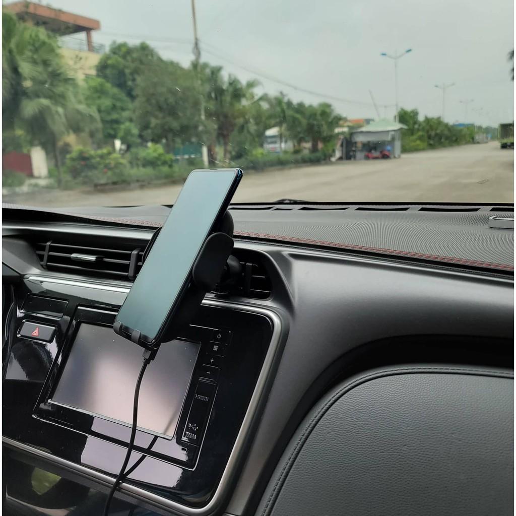 Kẹp điện thoại ô tô cảm ứng tự mở/giữ điện thoại tích hợp sạc không dây 15W
