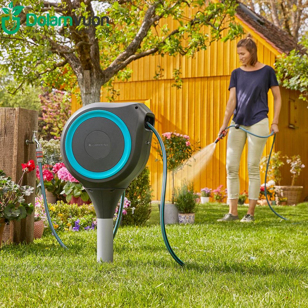 Bộ vòi tưới cắm đất 15 mét tự thu dây Gardena 18604-20