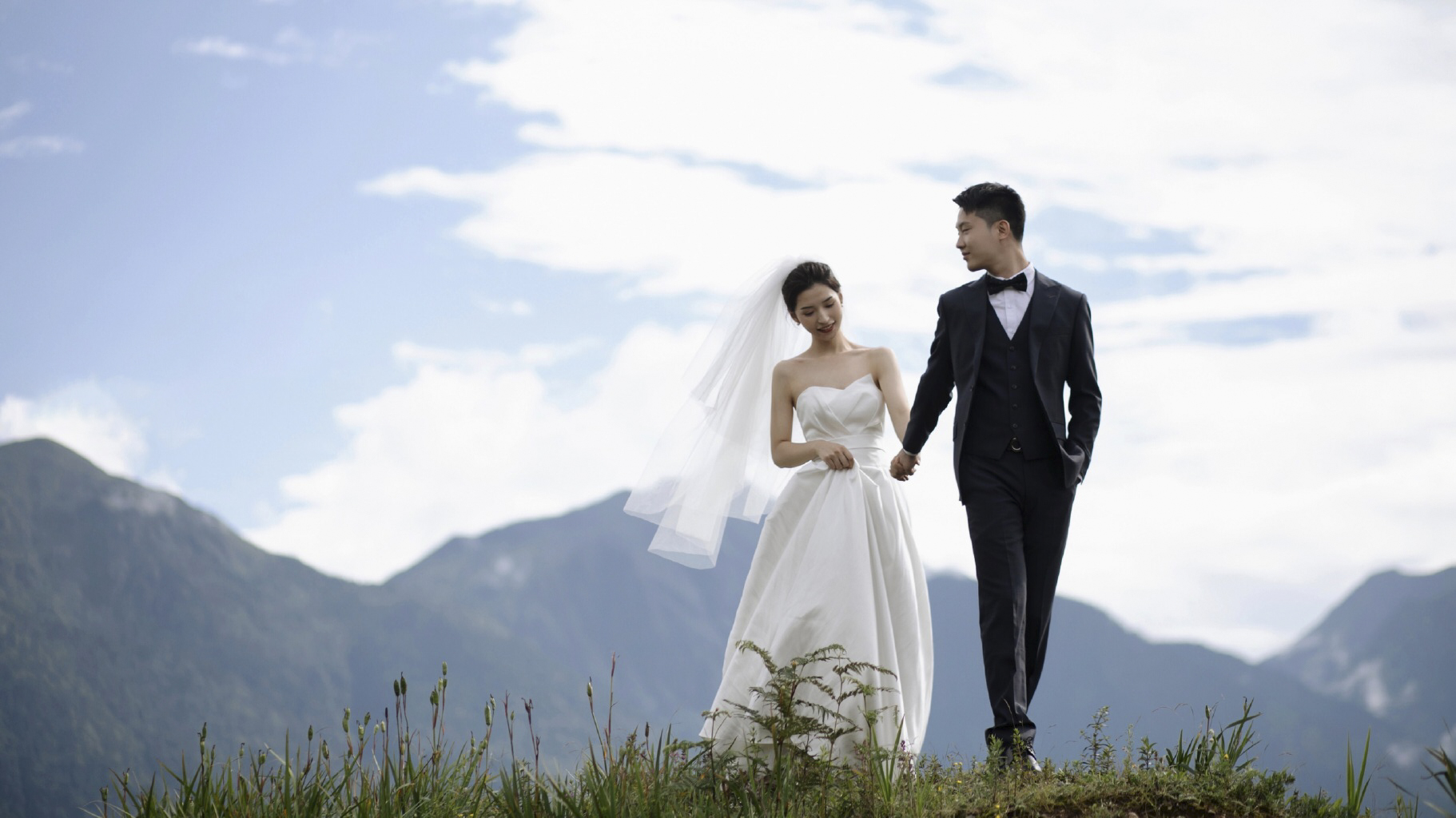 Chụp ảnh cưới tại Hồng Linh Studio-Voucher gói chụp ảnh cưới tại các địa điểm trong Khu vực miền Bắc (BLUE RUBY)