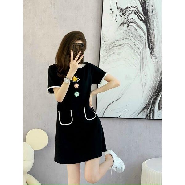 ĐẦM LEN ĐEN VIỀN TRẮNG KẾT HOA