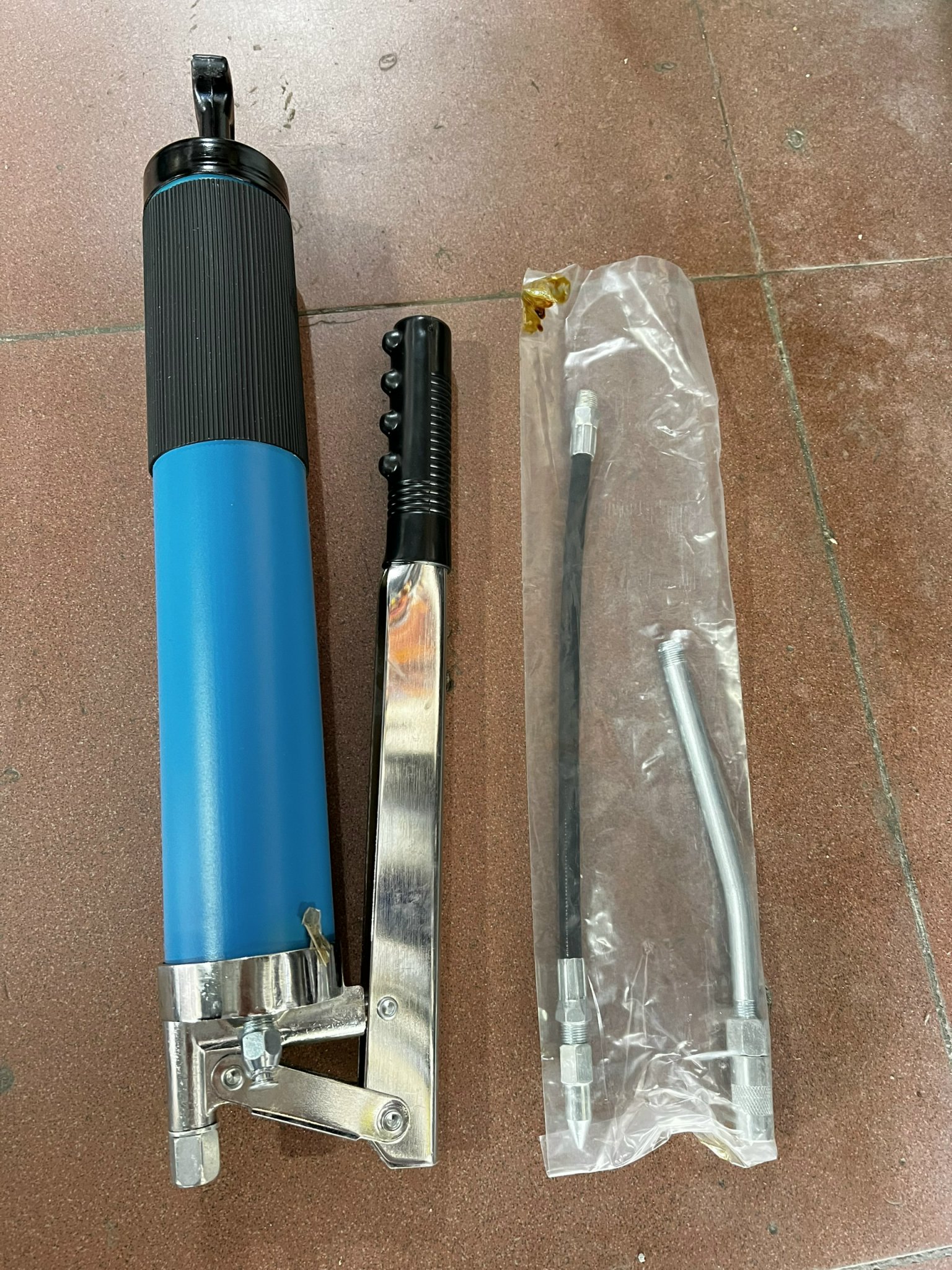Bơm mỡ 600cc tặng kèm dây bơm mỡ