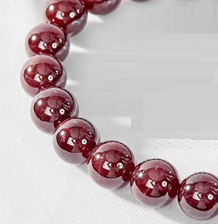 Vòng Tay Đá Ngọc Hồng Lựu Garnet Tự Nhiên 10mm - Vòng tay đá phong thủy cho người Mệnh Hỏa, Mệnh Thổ cho Nam và Nữ