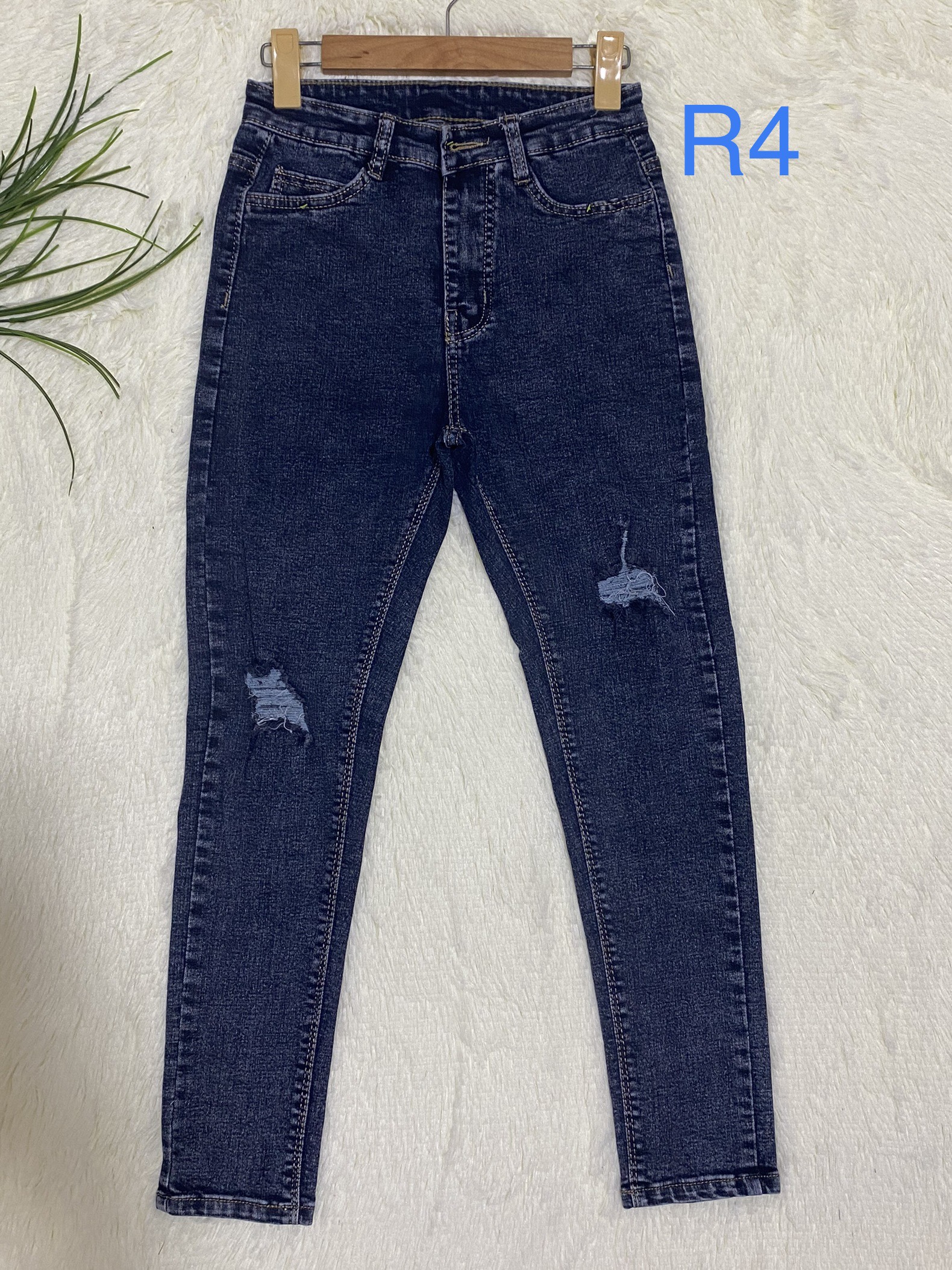 Quần dài jean nữ rách gối  có size 26-31. Vải dày và co giãn. YUME JEAN BIGSIZE