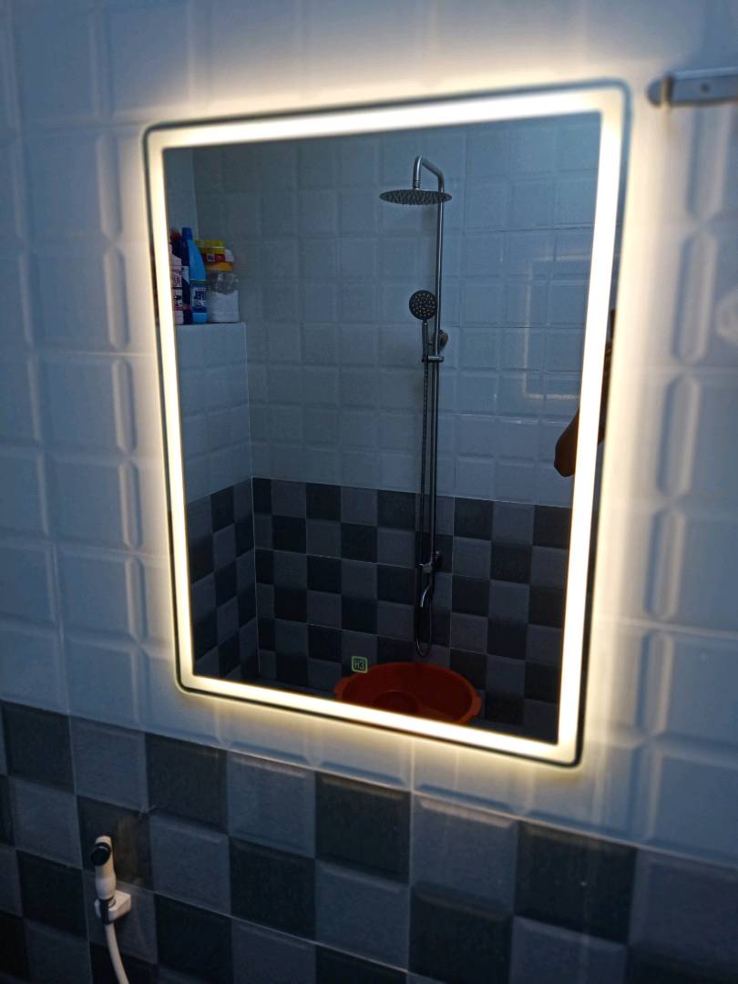 Gương led cảm ứng treo tường, gương nhà tắm phòng tắm, gương đèn led cách viền kích thước 60x80cm