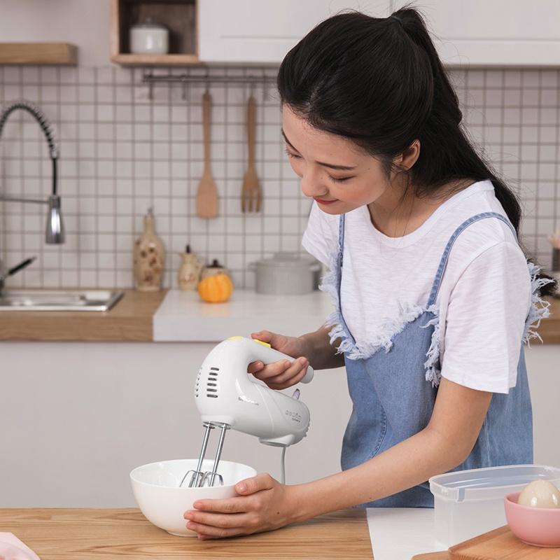 Máy trộn cầm tay BEAR Máy trộn cầm tay mini 125W Gậy kép Gia dụng Máy trộn thực phẩm 5 tốc độ Nướng kem Máy đánh trứng Di động Dễ dàng bảo quản, Màu trắng- Hàng chính hãng