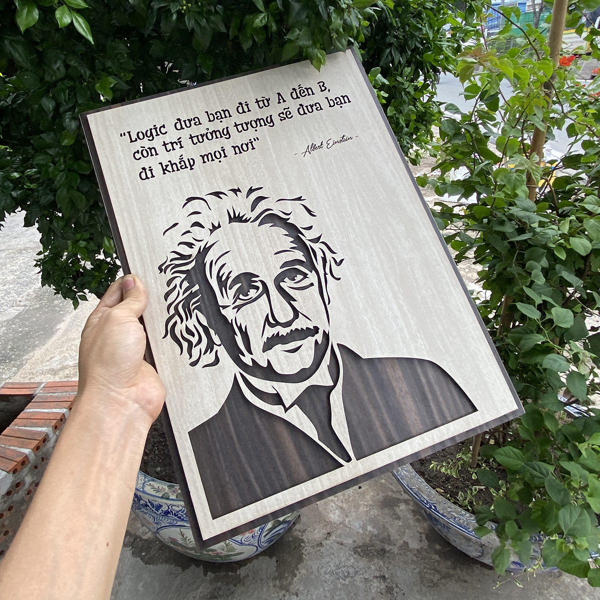 Tranh tạo động lực bằng Gỗ TBIG044 "Albert Einstein: logic đưa bạn đi từ a đến b còn trí tưởng tượng sẽ đưa bạn đi khắp mọi nơi"