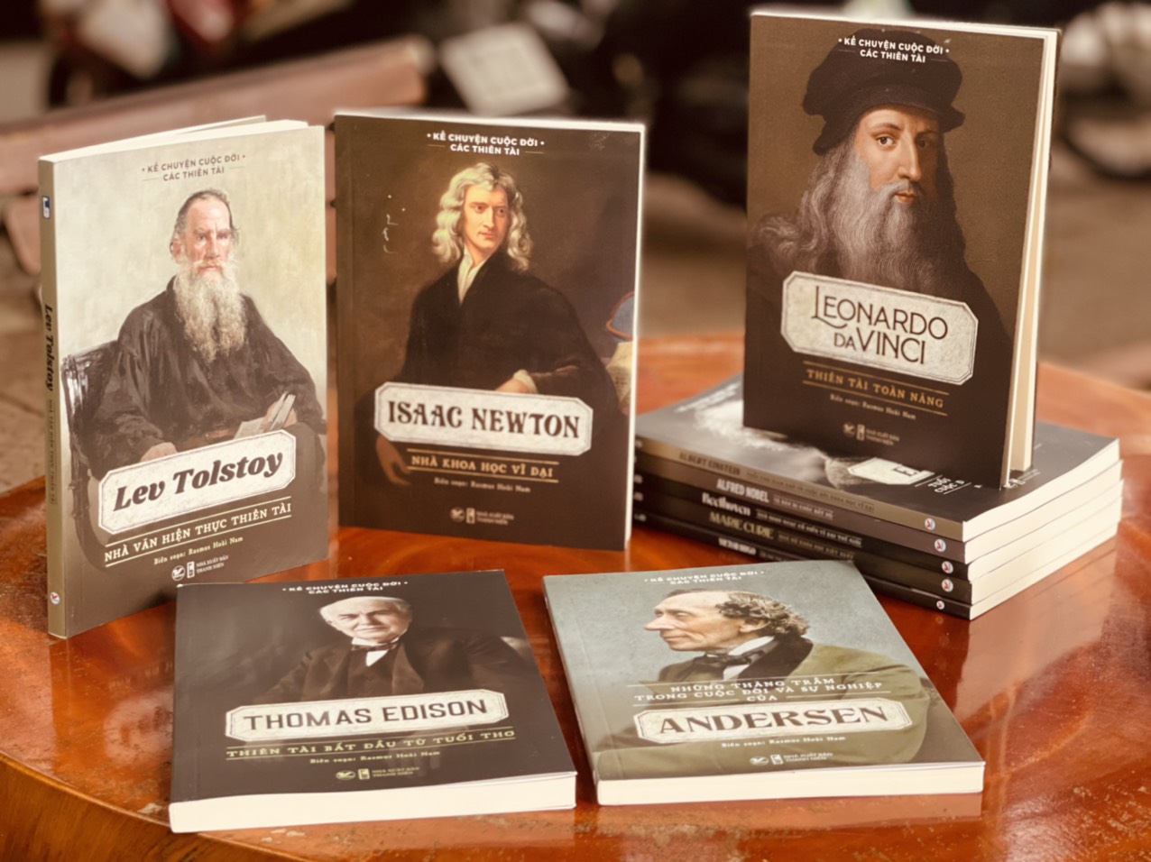 Einstein – Tolstoy – Newton – Edison – Da Vinci – Nobel – Beethoven – Tân Việt