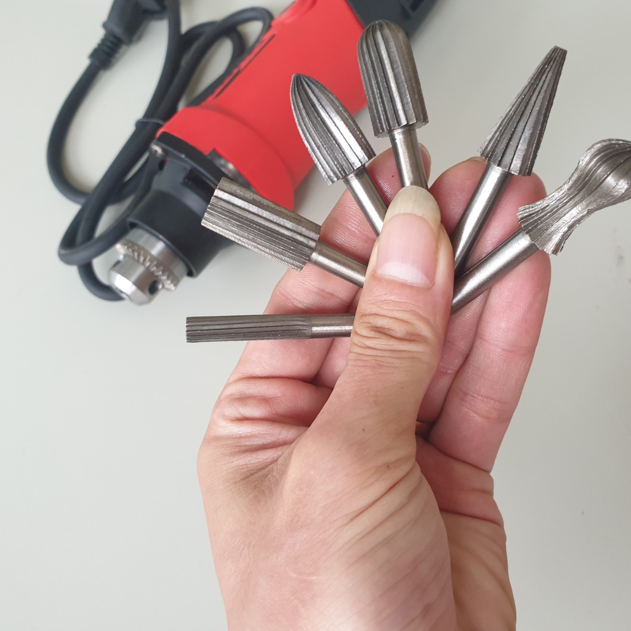 Combo dây nối dài máy khoan máy mài khuôn thành bút khắc kèm 5 mũi mài khắc gỗ cán 6mm đầu 12mm