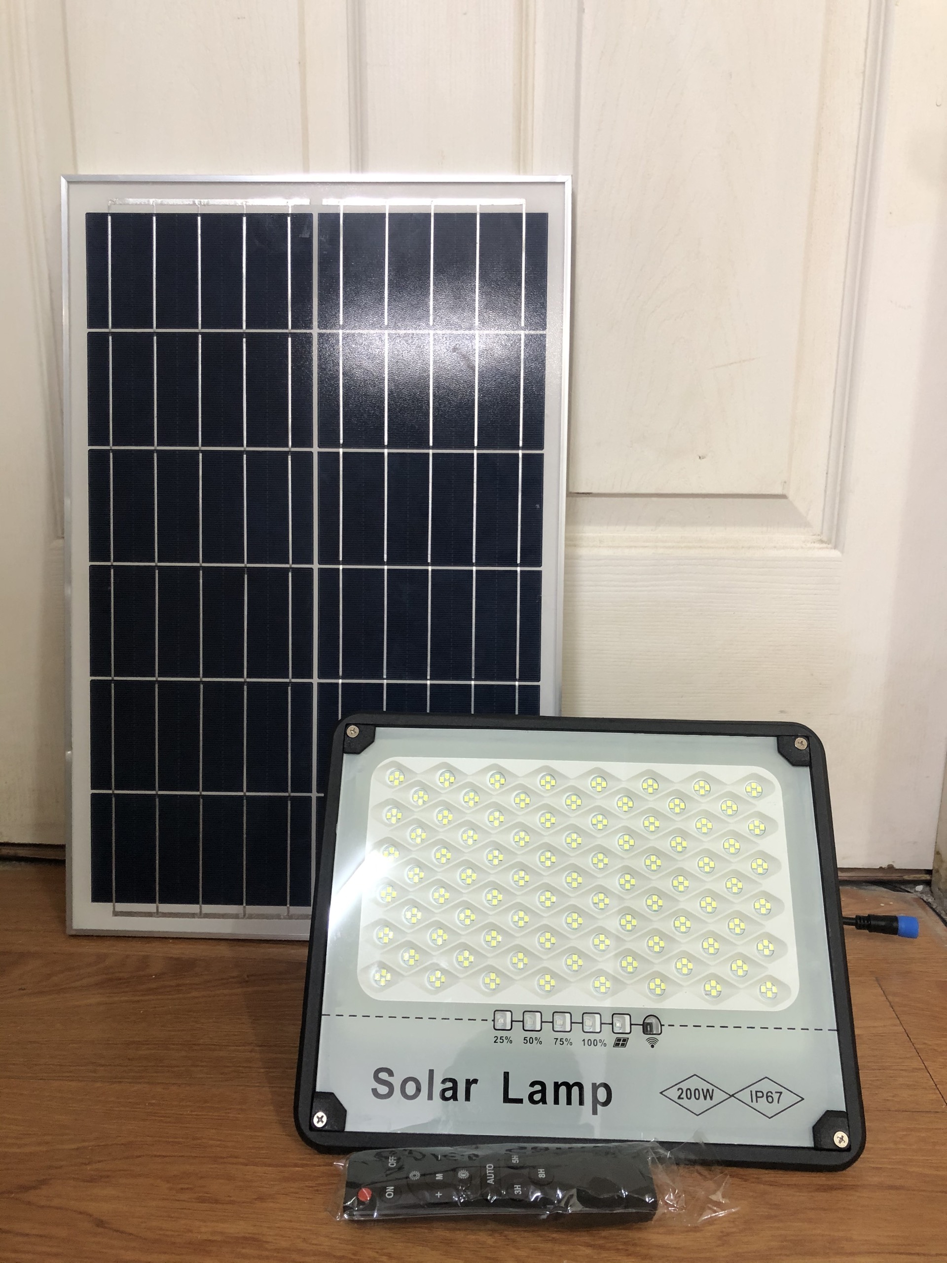 Đèn Năng Lượng Mặt Trời 200W- Đèn Chống Lóa 200W  | Sản phẩm sử dụng 100% năng lượng mặt trời, có điều khiển từ xa tiện lợi và thông minh