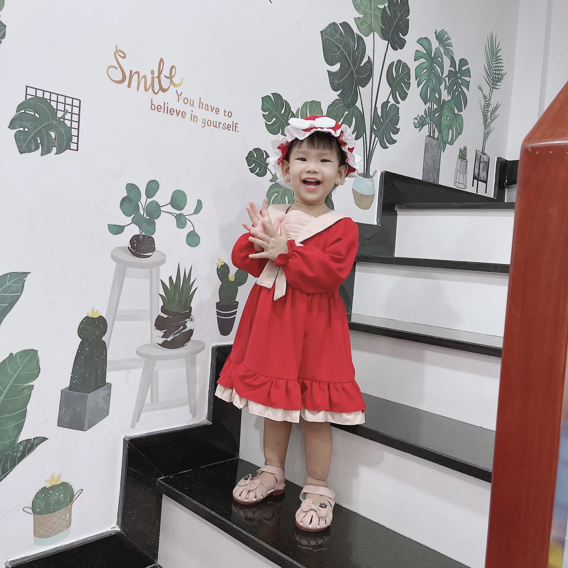 Váy đỏ phối cổ be tay dài chất đũi chun xinh yêu cho bé gái 4 đến 32kg