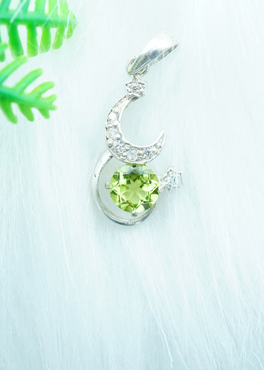 Mặt dây chuyền đá Peridot xanh lá tự nhiên 3cm