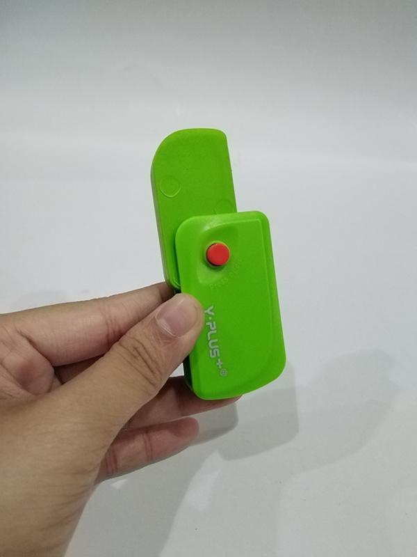 Tẩy Bấm Spinner - Y PLUS+ EX1106 (Mẫu Màu Giao Ngẫu Nhiên)