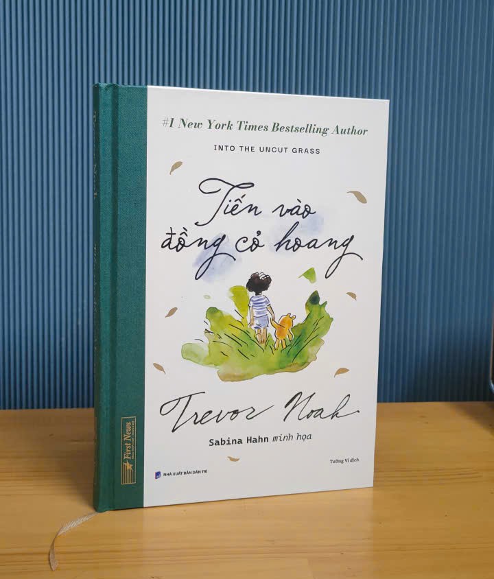 Tiến Vào Đồng Cỏ Hoang - Bìa Cứng