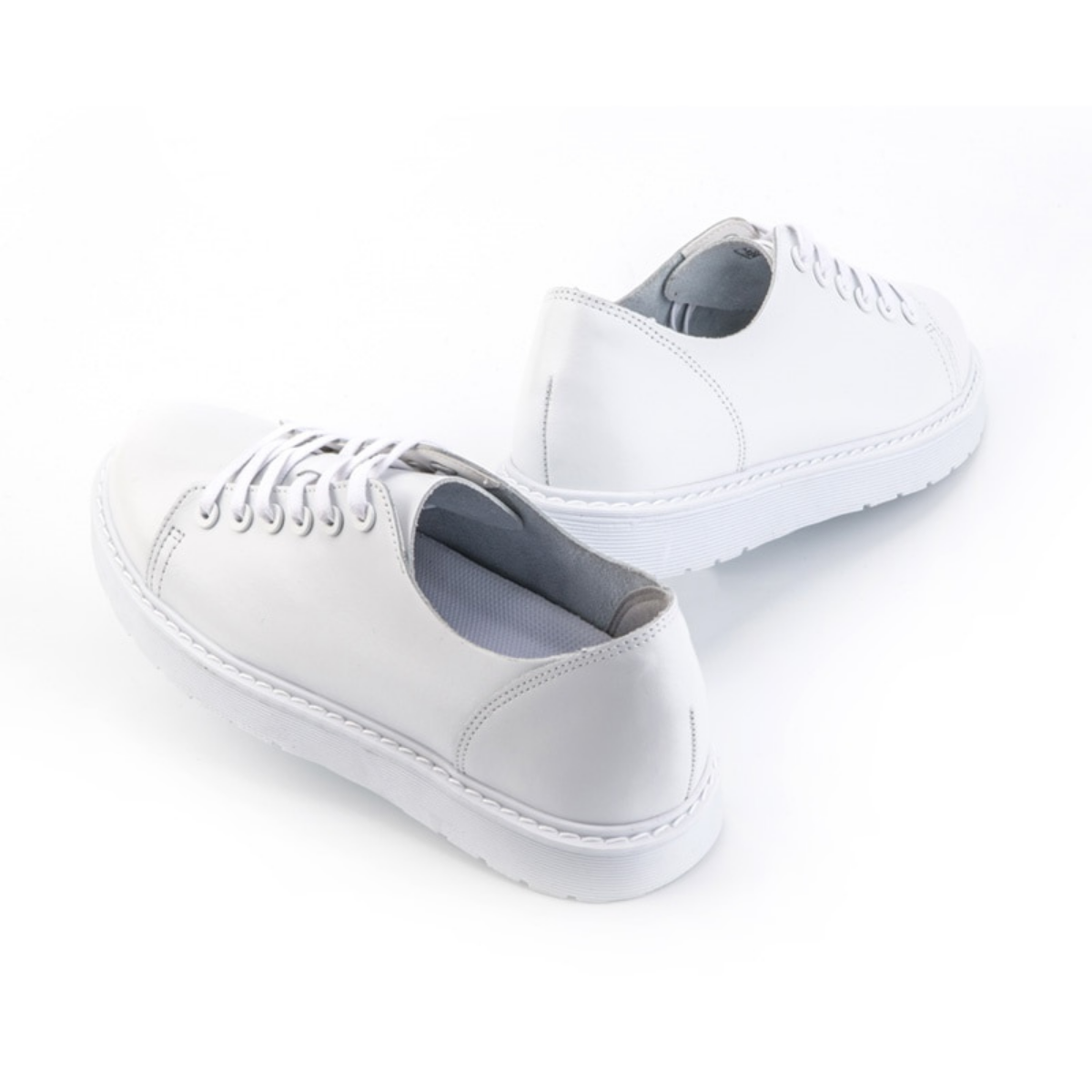 Giày Domba Gilmer Màu Trắng M-4705 - Phối Đồ Đa Dạng Unisex