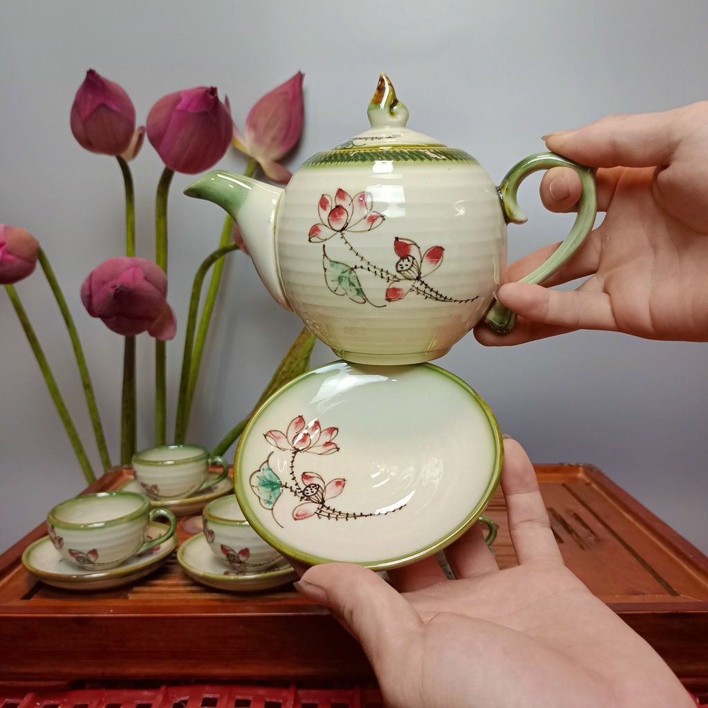 Bộ ấm chén uống trà cao cấp , bộ ấm trà Bát Tràng men rong vẻ tay hoa tiết hoa sen