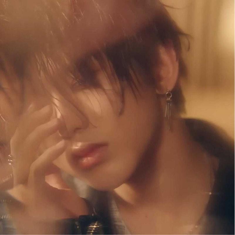 Khuyên tai nam Jimin BTS hoa tai Unisex không gỉ