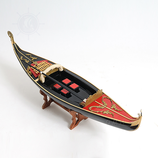 Mô Hình Thuyền Gỗ Venetian Gondola Painted Black/Red Dùng Để Trưng Bày /Trang Trí Dài 64 Cm