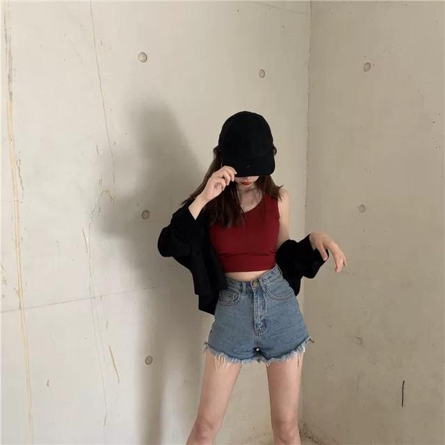 Áo thun croptop năng động kèm hình thật