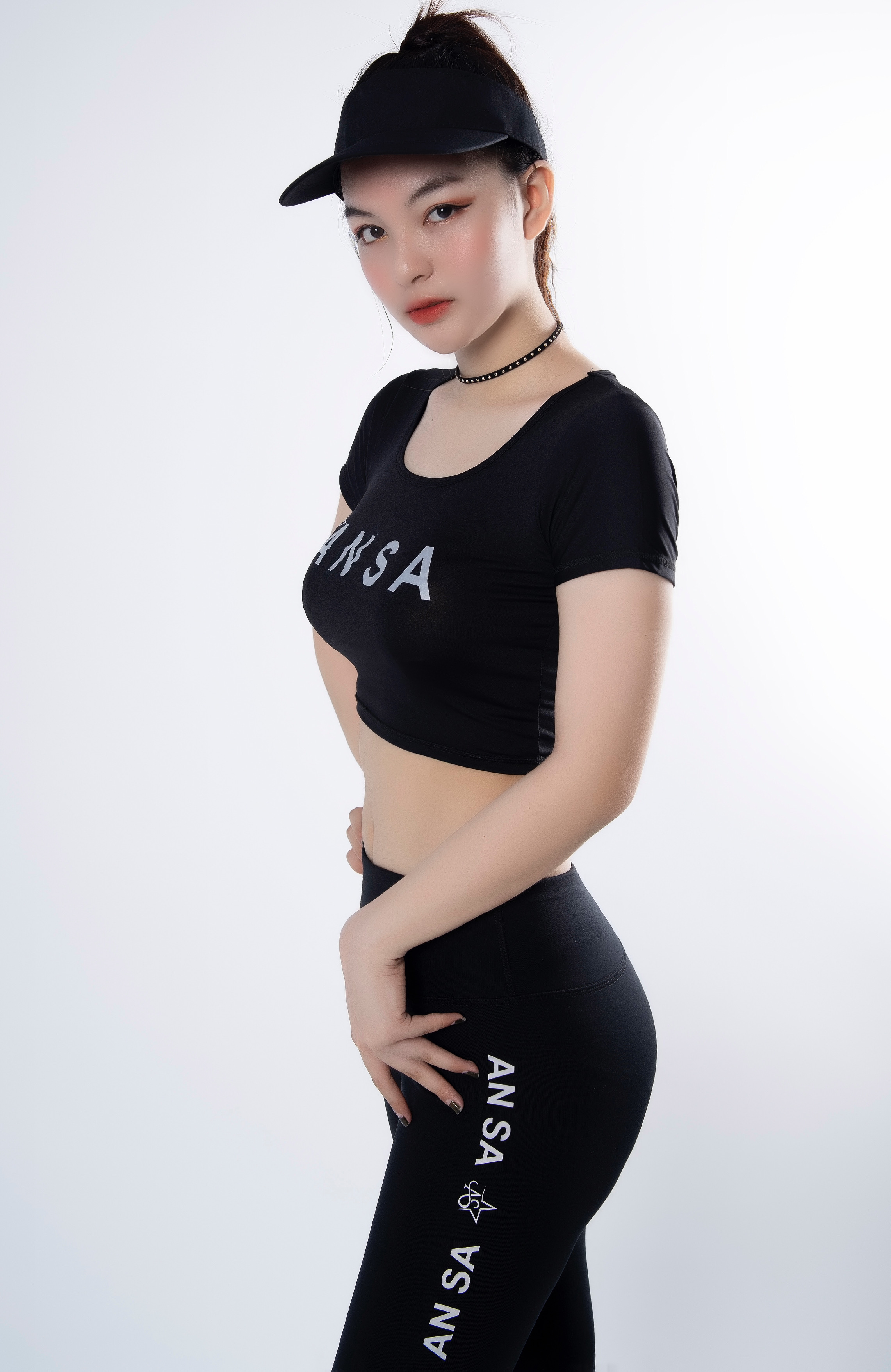 Áo Croptop tay ngắn thể thao nữ