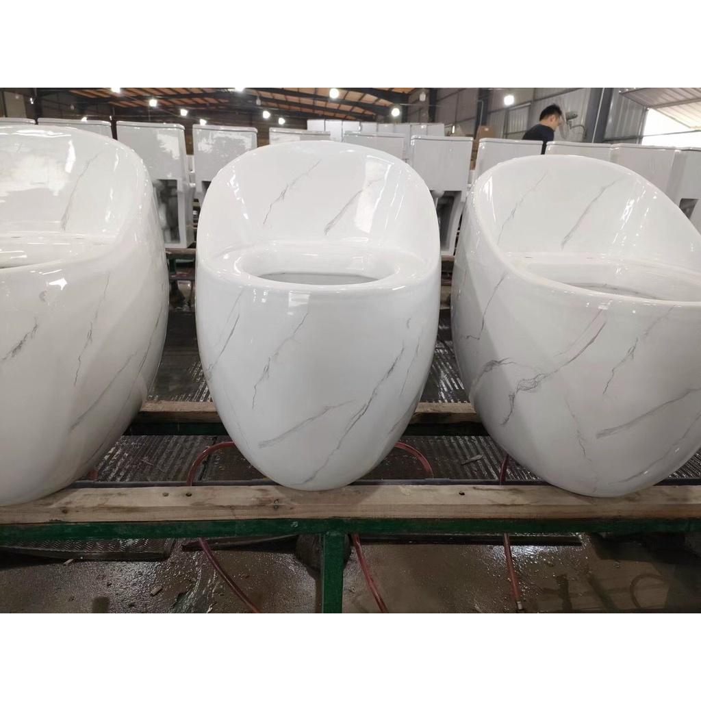 Bồn cầu trứng tròn trắng có vân