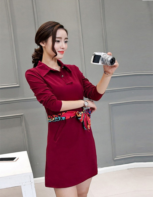 Đầm công sở phối khăn thời trang