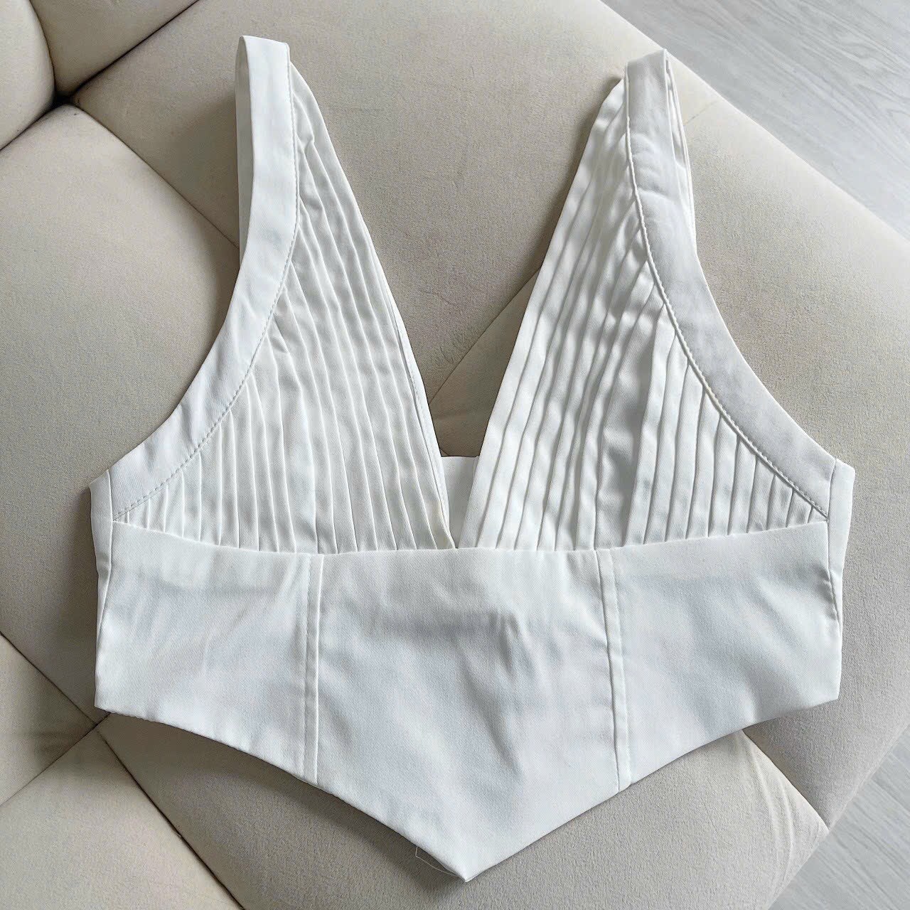 ÁO CROPTOP XẺ NGỰC CHỮ V TRƠN SÁT NÁCH 2 DÂY KHÔNG TAY ĐI BIỂN DẠO PHỐ ĐI CHƠI