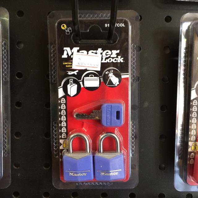 Bộ 2 ổ khóa vali Master Lock 9121 TCOL rộng 20mm dùng chung 2 chìa - khóa hành lý - MSOFT