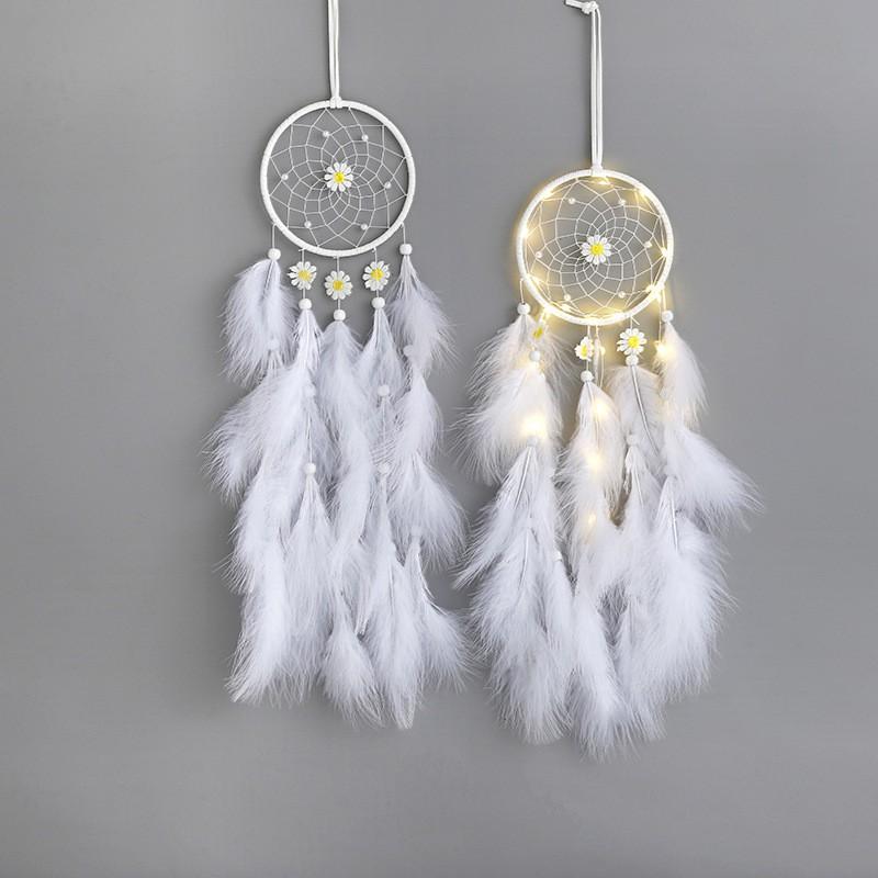 - Dreamcatcher 2 tầng gắn lông vũ siêu dày dặn, phối hoa y hình