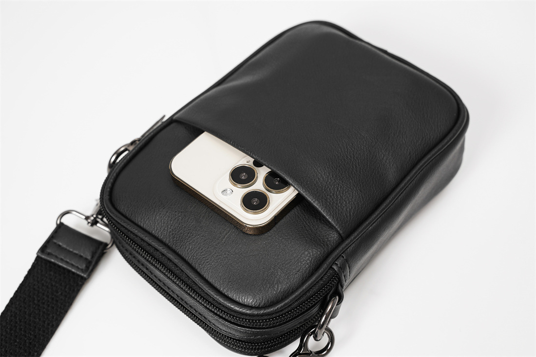 Túi đeo chéo nam phong cách mới – BEE GEE DCN9351