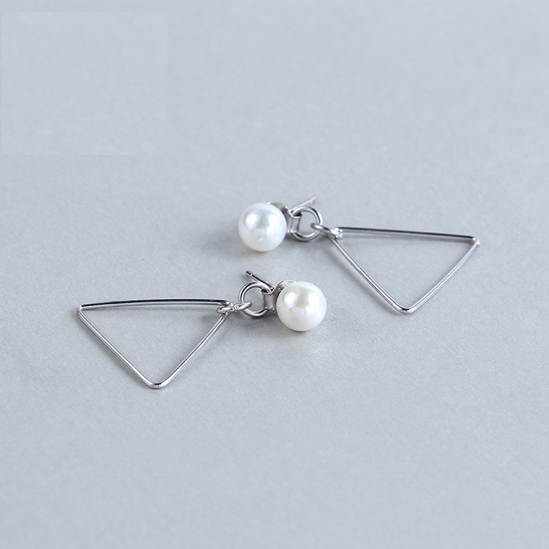 Bông tai tam giác ngọc trai quý phái