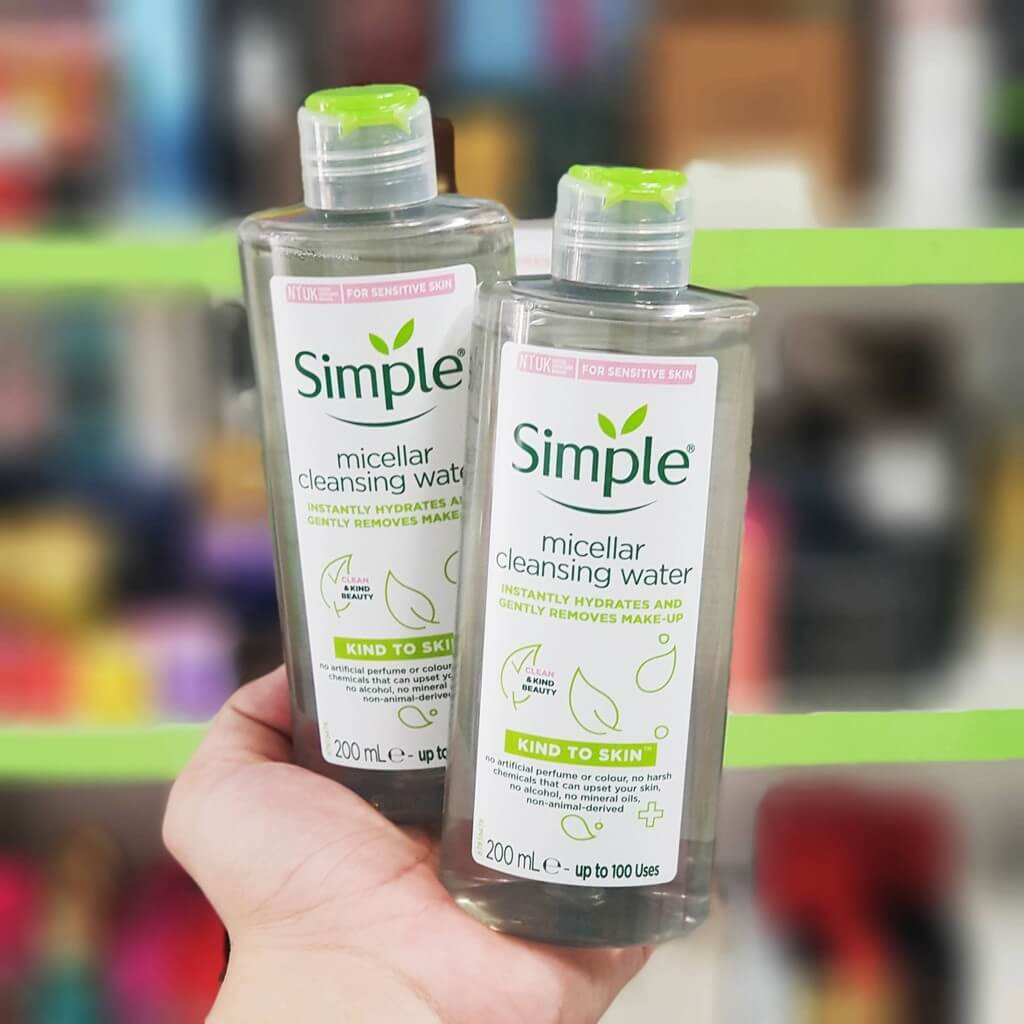 Nước tẩy trang Simple Micellar Cleansing Water làm sạch 99% trang điểm, cho da thoáng mịn tức thì